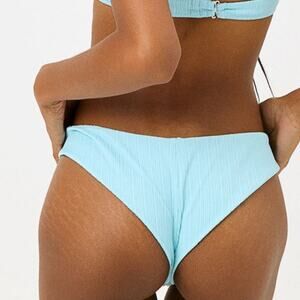 FRANKIES BIKINIS Bottom Size Medium NWT Dawson Plisse Textured Baby Blue Swim